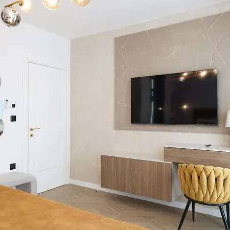 Platea Magna Lux Apartman *