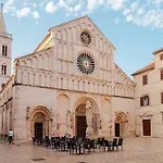 Platea Magna Lux زادار