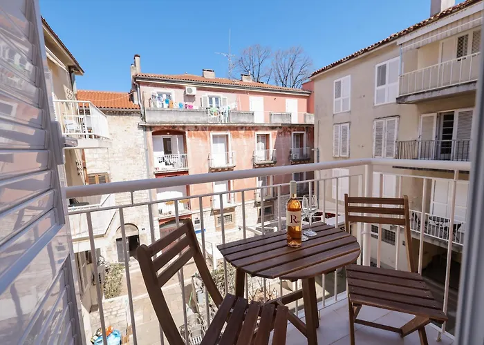 Platea Magna Lux 公寓 *