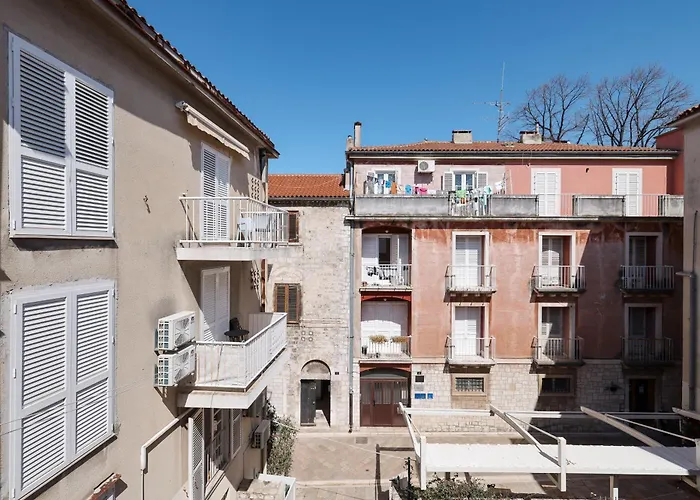 Platea Magna Lux 公寓 *